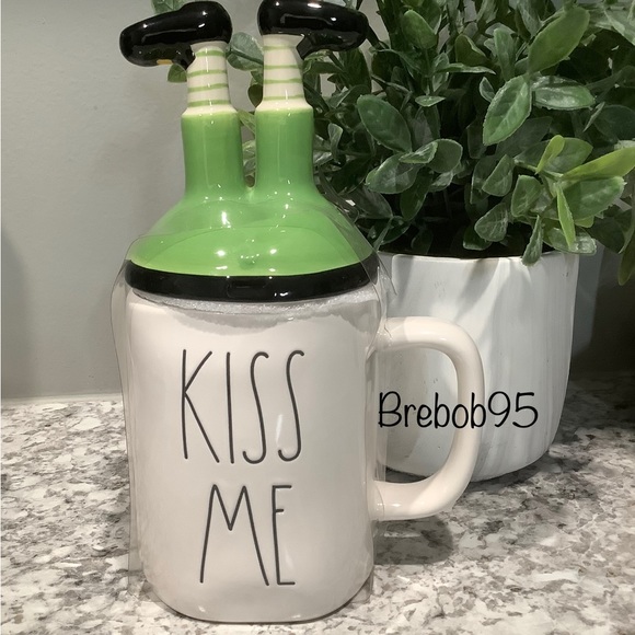 Rae Dunn 🍀 KISS ME 🍀 mug w/topper. - Picture 5 of 7